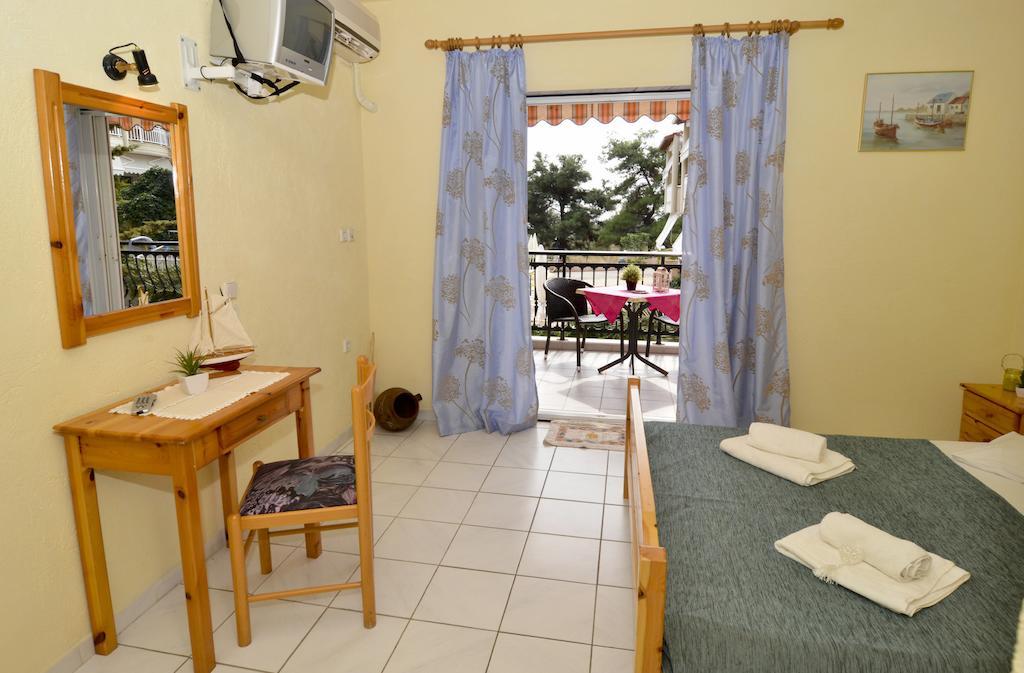 Studios Chrissi Limenaria  Room photo